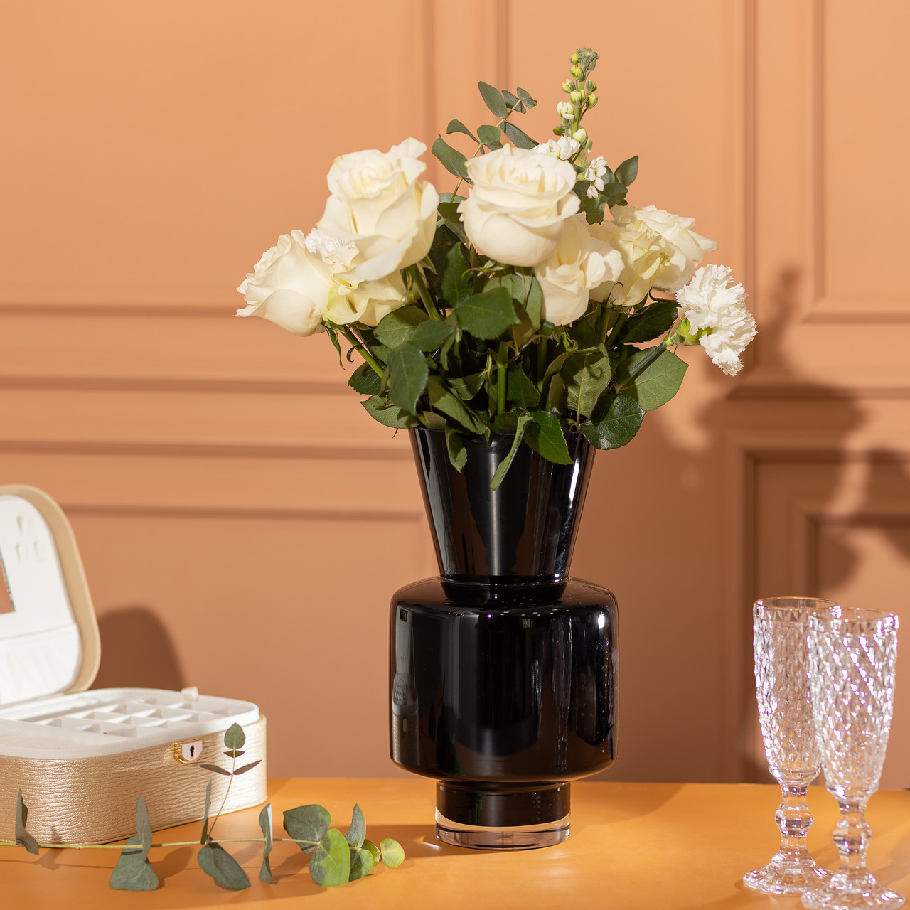 Ваза з кольорового скла для квітів 31 см декоративна ваза для декору та інтер'єру 4 л Чорна