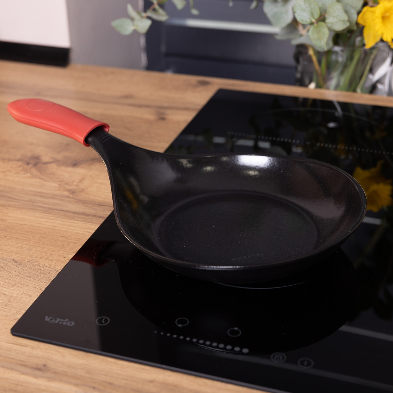 Чавунна сковорода з силіконовою ручкою Ø21 см для електричної та газової плити 500 мл