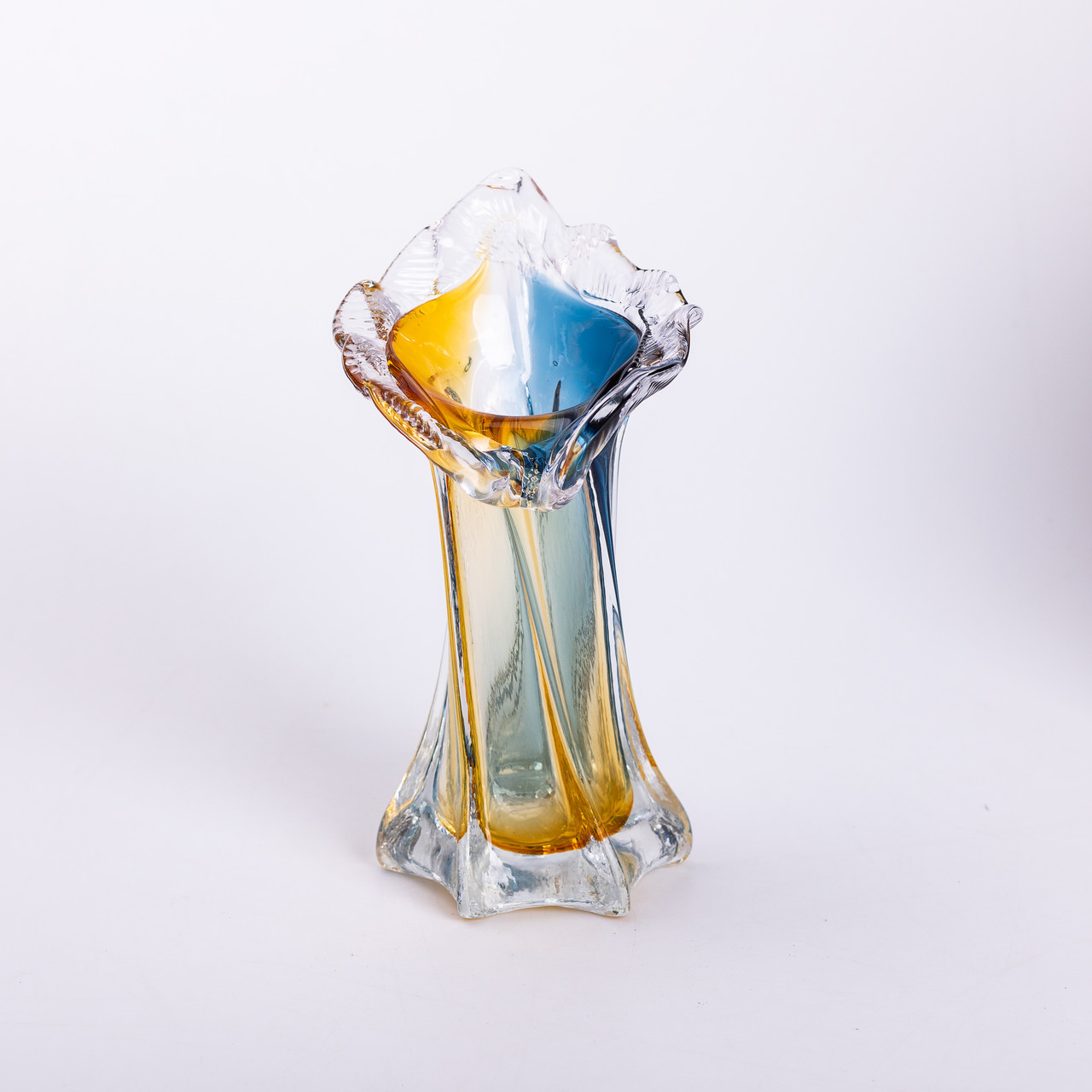 Декоративна скляна оригінальна ваза для квітів 22 см стильна фігурна ваза 200 мл Жовто-синя