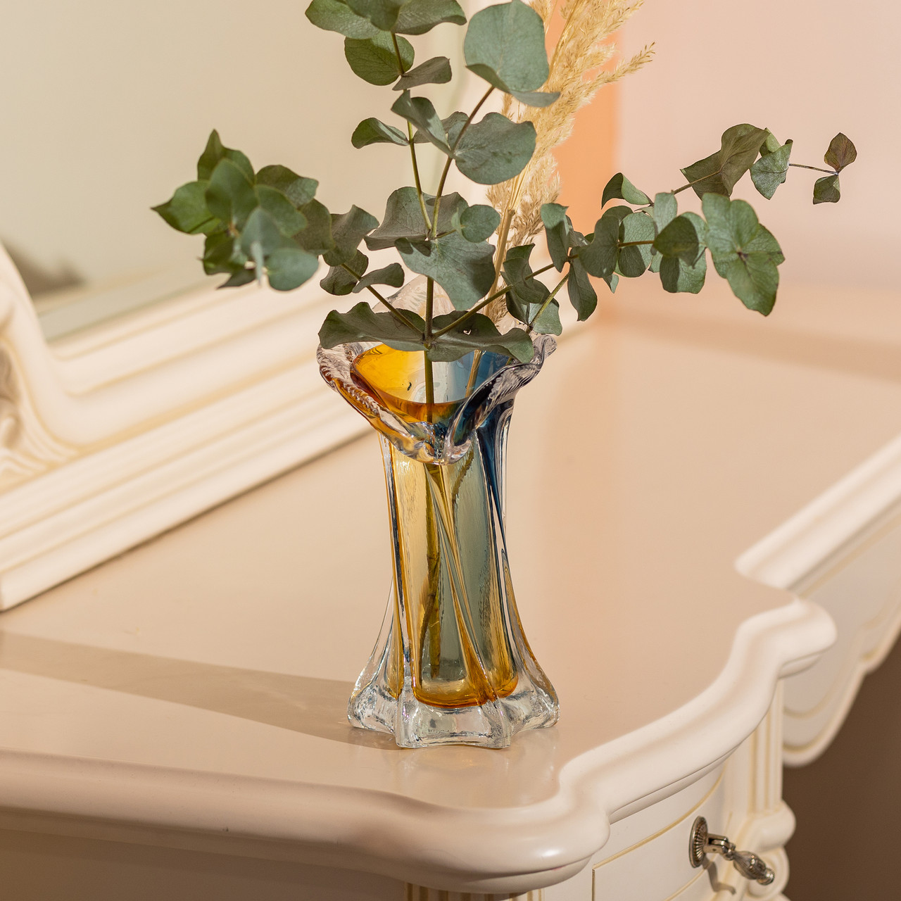 Декоративна скляна оригінальна ваза для квітів 22 см стильна фігурна ваза 200 мл Жовто-синя