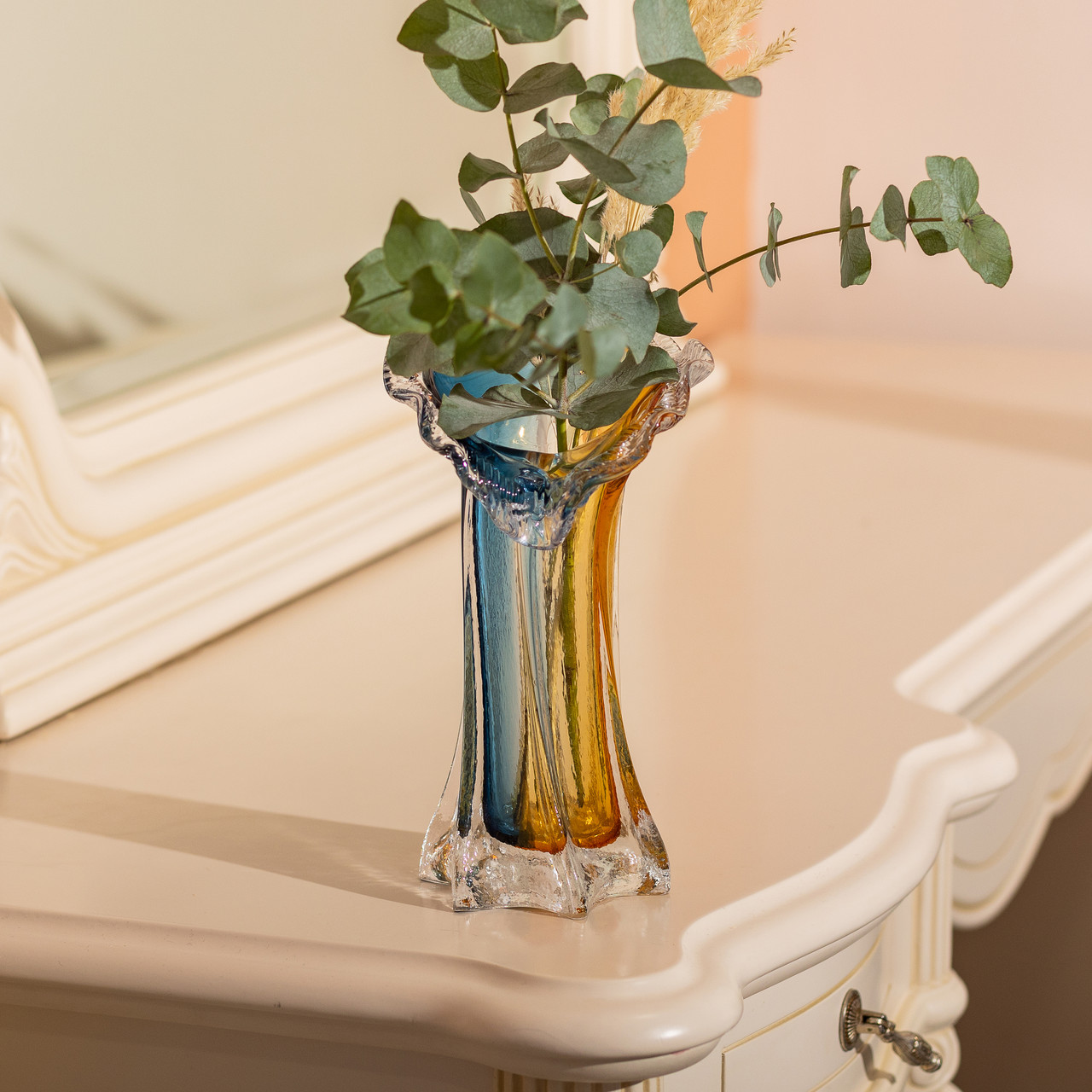 Декоративна скляна оригінальна ваза для квітів 24.5 см стильна фігурна ваза 500 мл Жовто-синя