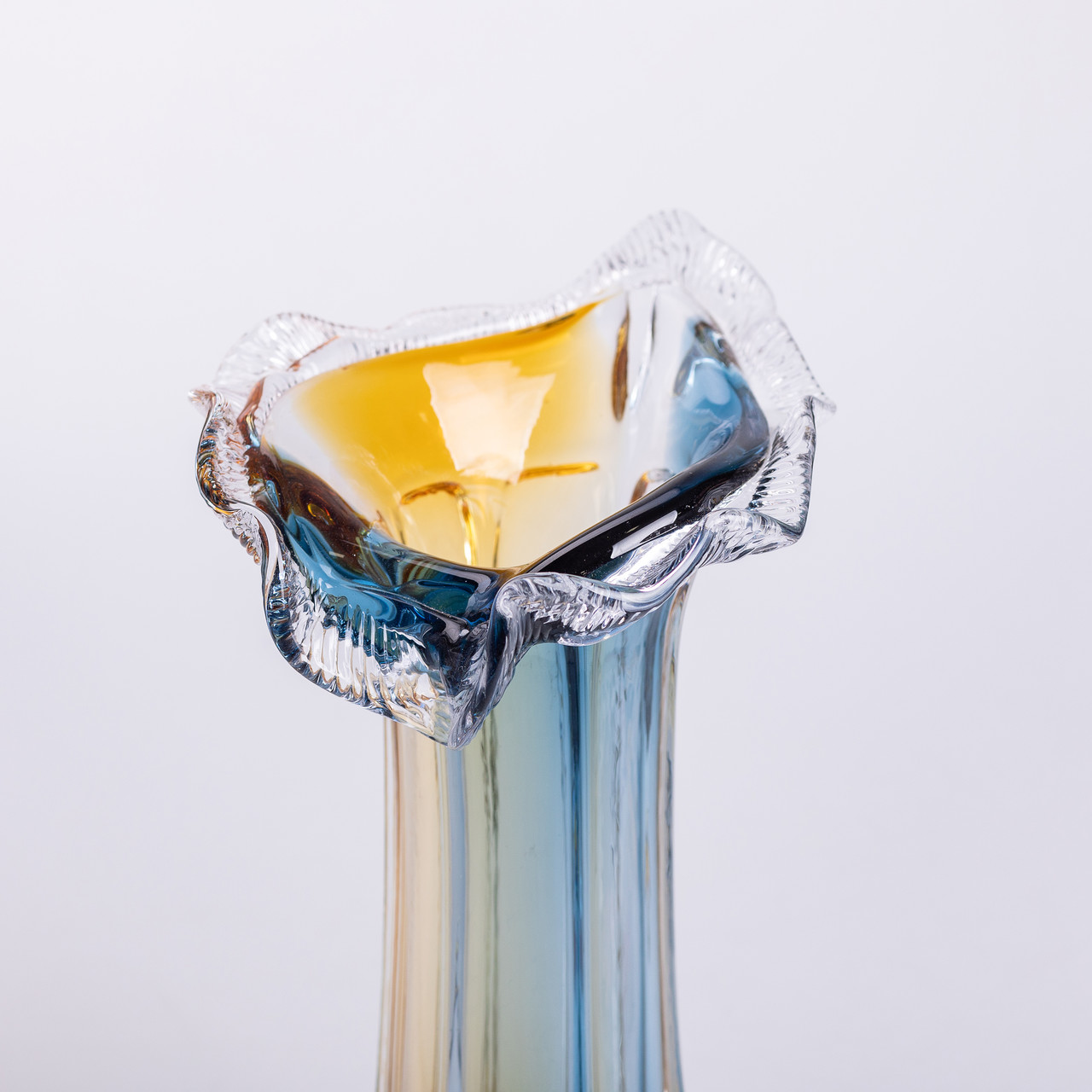 Декоративна скляна оригінальна ваза для квітів 29 см стильна фігурна ваза 500 мл Жовто-синя