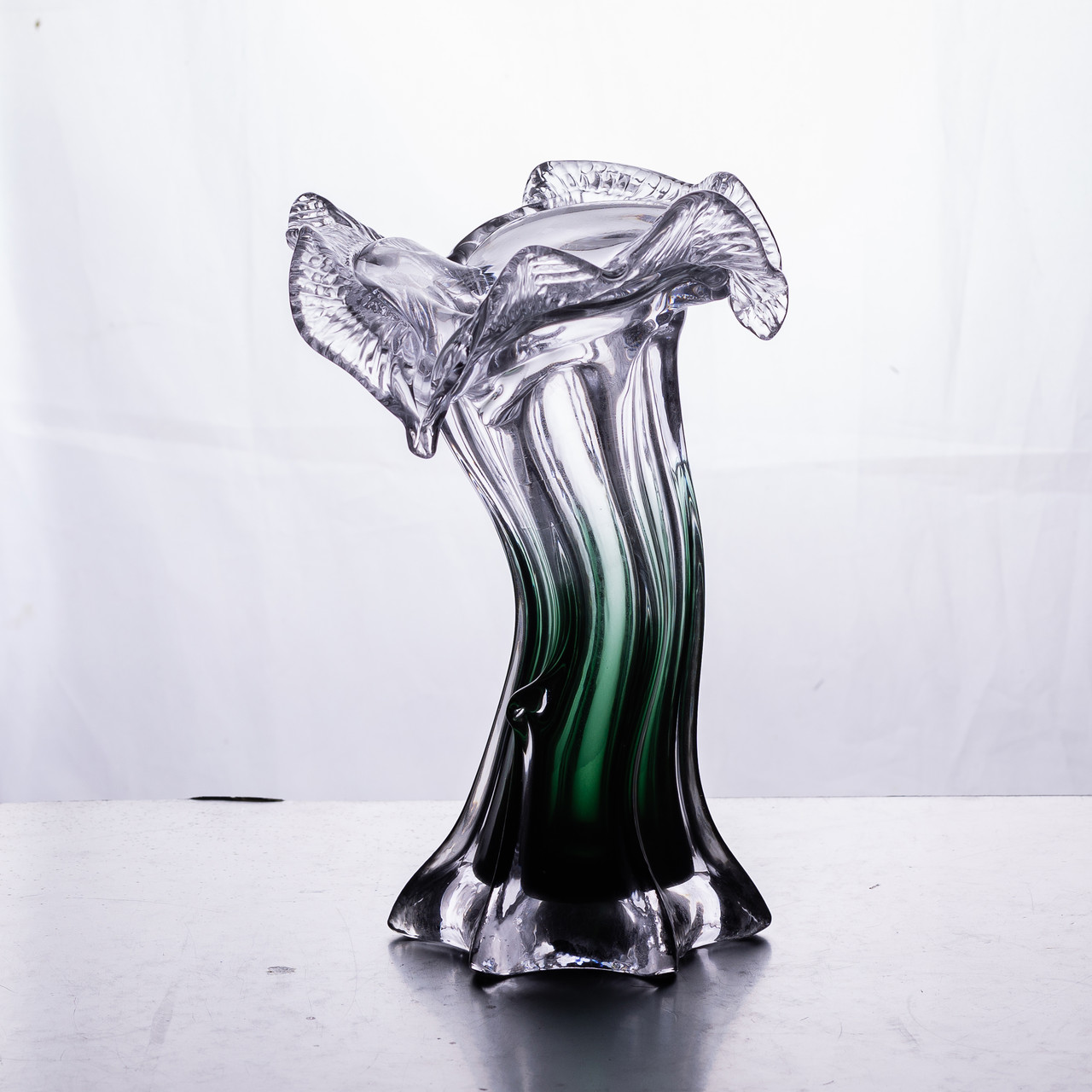 Декоративна скляна ваза для квітів 20 см фігурна ваза 125 мл Зелена