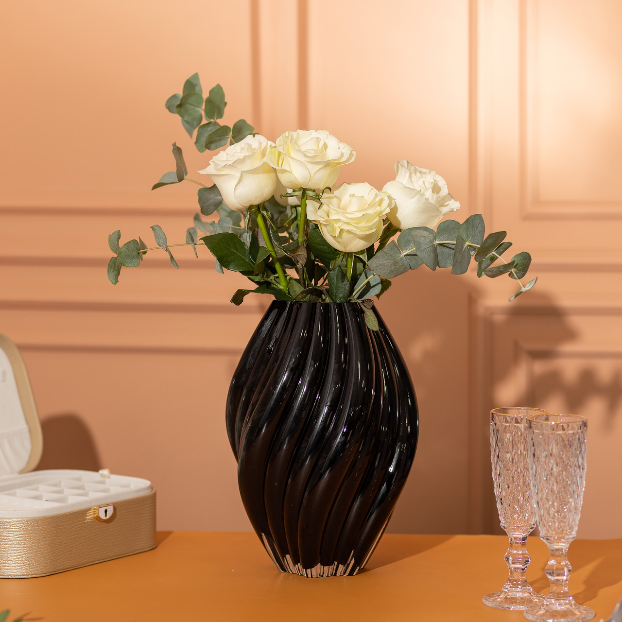 Декоративна скляна ваза для квітів 30 см фігурна ваза 5 л Чорна