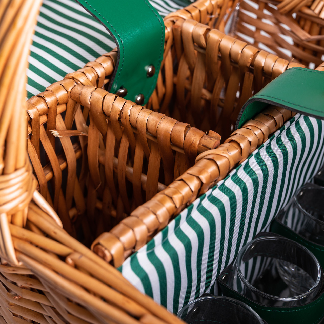 Кошик плетений для пікніка з посудом на 4 персони 48х33х43 см набір посуду туристичний для кемпінгу