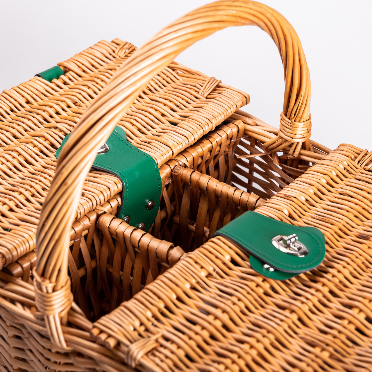 Кошик плетений для пікніка з посудом на 4 персони 48х33х43 см набір посуду туристичний для кемпінгу