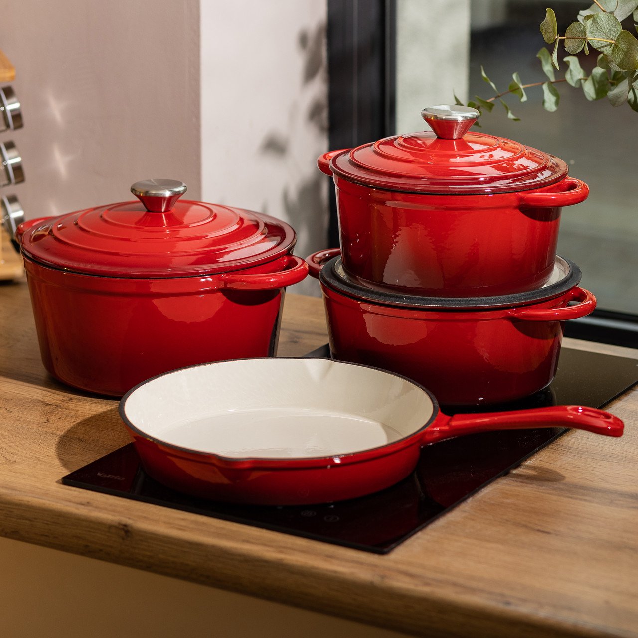 Набір чавунного посуду для приготування 3 каструлі та сковорода з емальованим покриттям Червоний