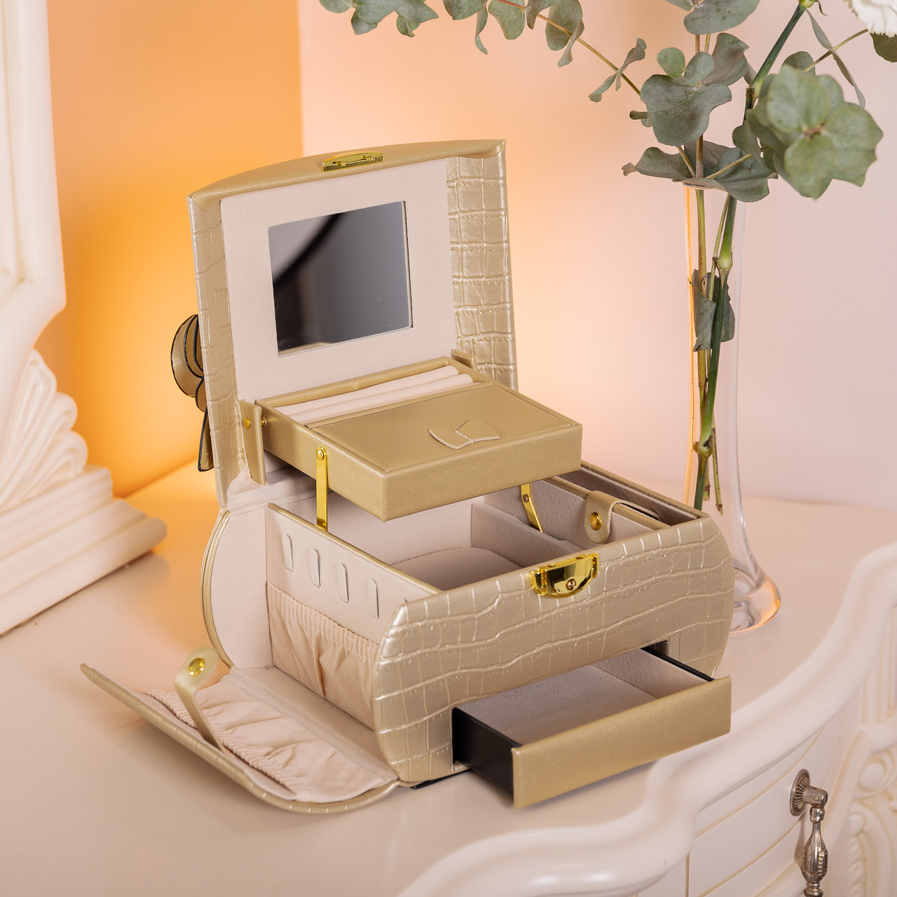 Скринька для прикрас з еко шкіри 3 яруси із замком органайзер для ювелірних виробів