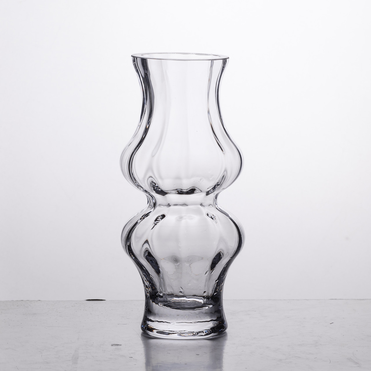 Скляна ваза для квітів 20.5 см фігурна прозора ваза декоративна 600 мл