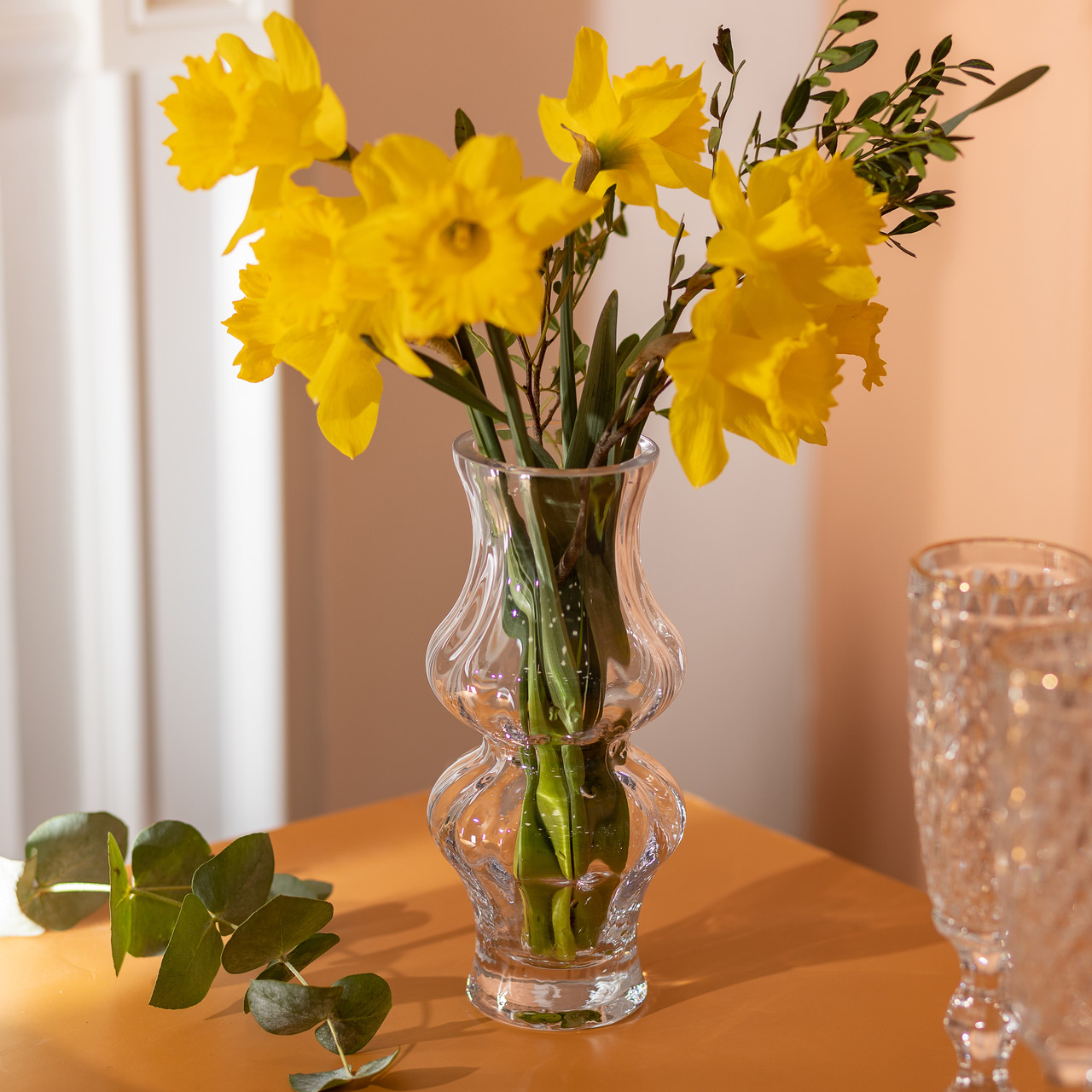 Скляна ваза для квітів 20.5 см фігурна прозора ваза декоративна 600 мл