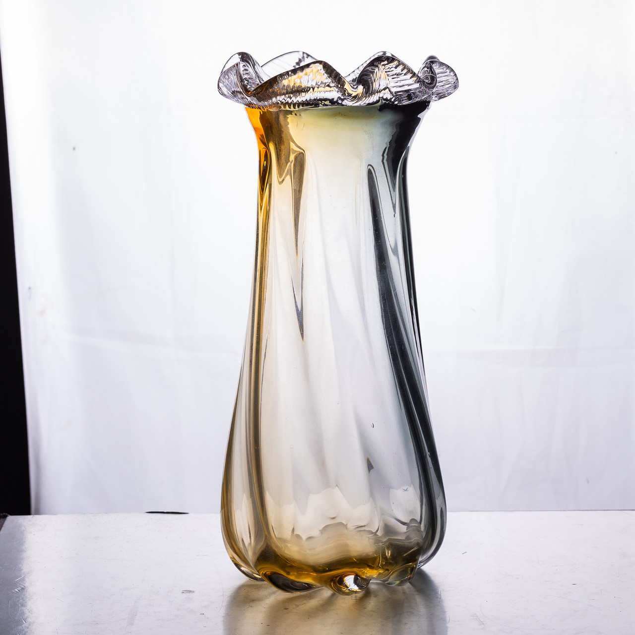 Ваза декоративна 30 см для квітів скляна фігурна ваза з кольорового скла 1.8 л Жовто-сіра