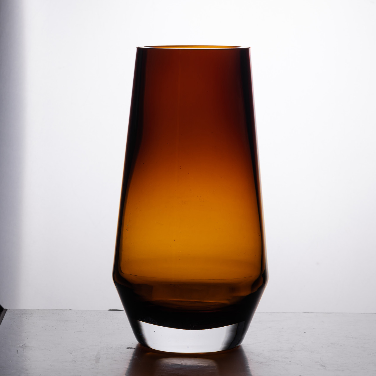 Ваза для квітів скляна 26 см скляна з кольорового скла 2.2 л Коричнева