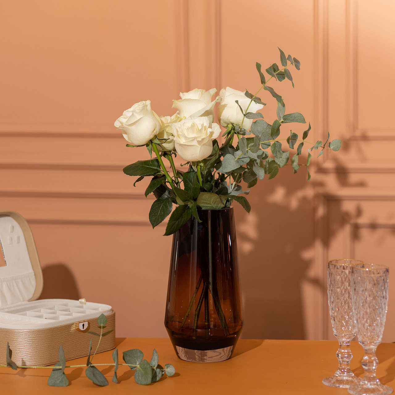 Ваза для квітів скляна 26 см скляна з кольорового скла 2.2 л Коричнева