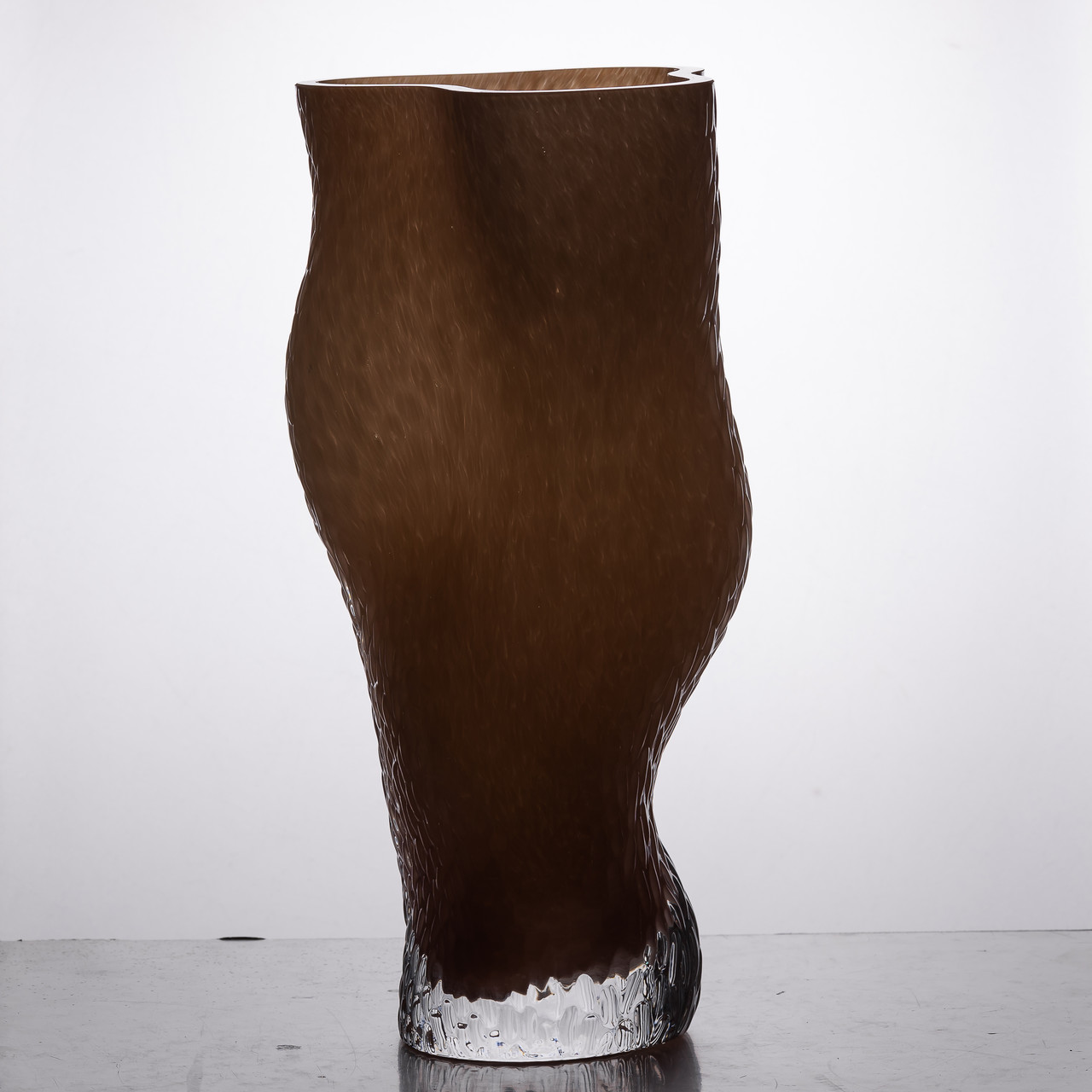 Ваза для квітів скляна з тисненням 14.5х11х30 см ваза декоративна для інтер'єру 1.6 л Бежева