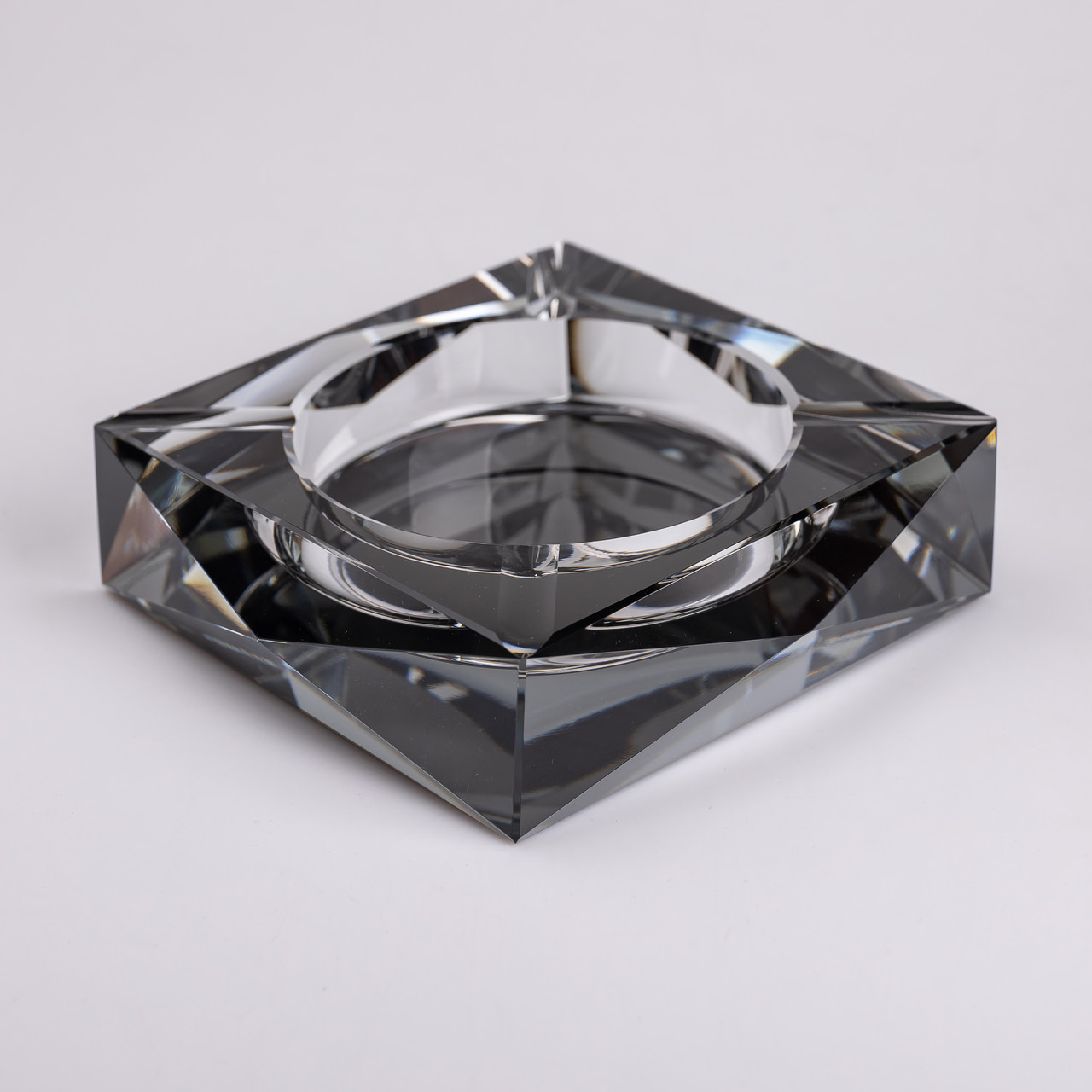 Сіра квадратна скляна попільничка 13×13×4 см для сигарет