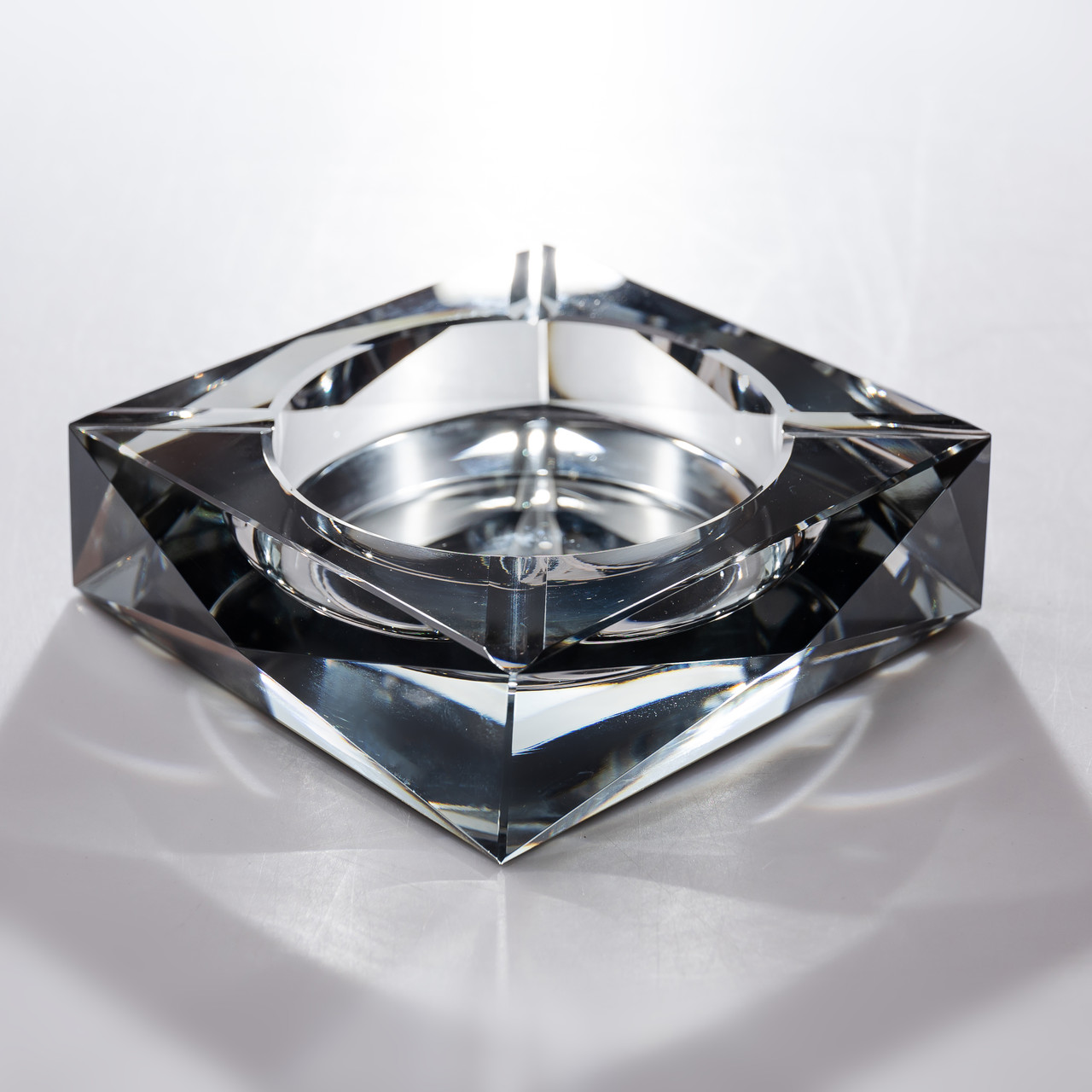 Скляна попільничка для сигарет 13х13х4 см попільничка квадратна настільна Сіра