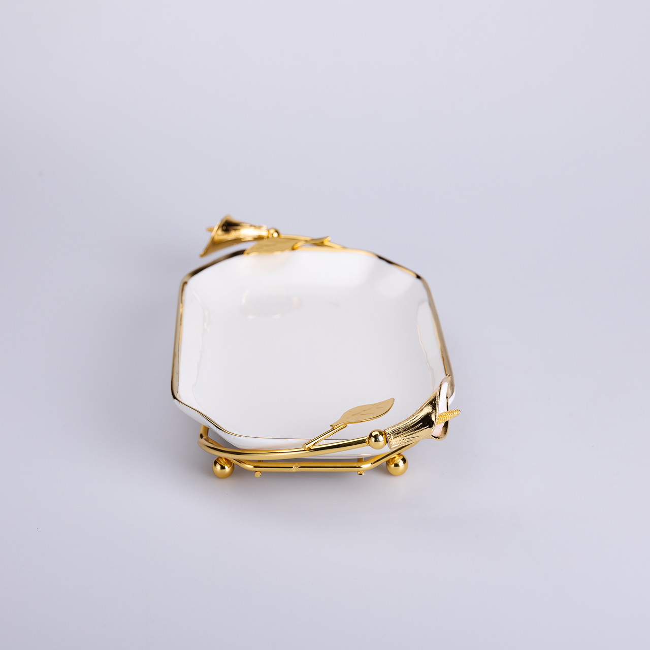 Керамічна фруктовниця на підставці 26×15×3.5 см Біла із золотом