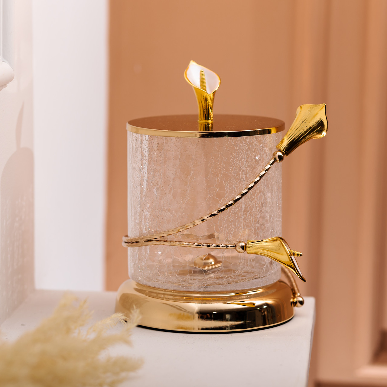 Цукерниця скляна 14×20 см з квітковим металевим декором цукерниця з кришкою