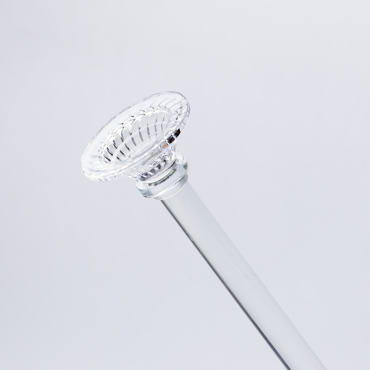 Підсвічник скляний на тонкій ніжці 9×39 см прозорий декоративний підсвічник на стіл