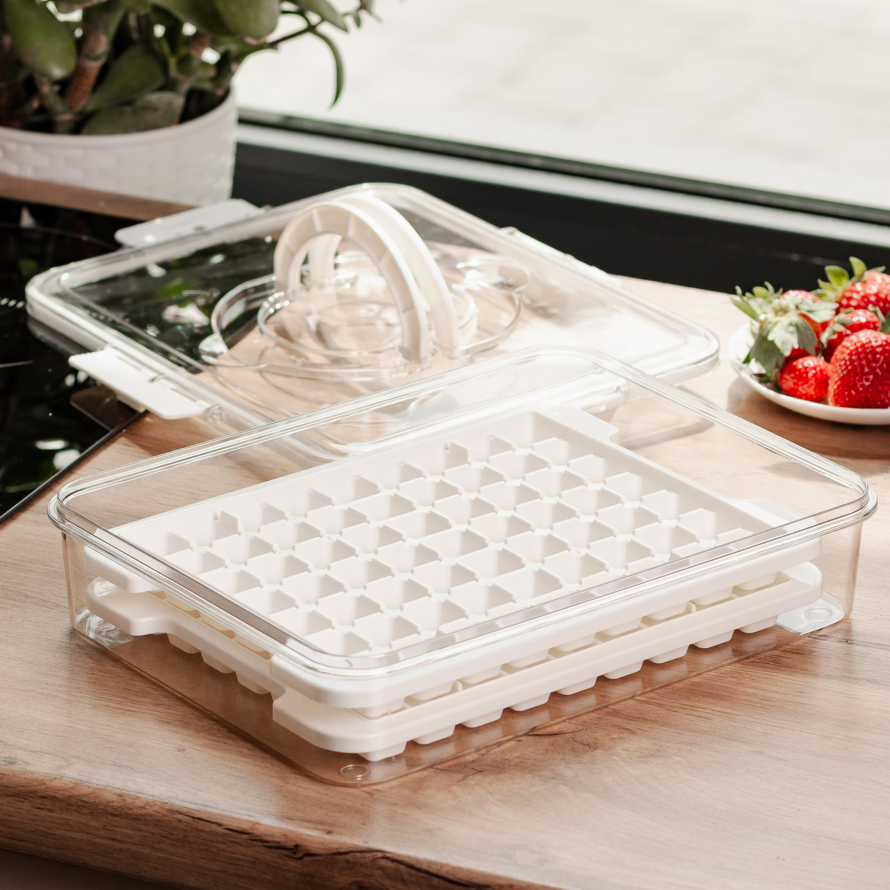 Контейнер для заморозки льоду з кришкою на 126 відсіків 30.5х24х7 см харчовий контейнер пластиковий Бежевий HP-27-8