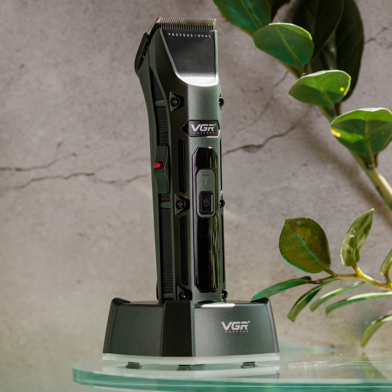 Машинка для стрижки професійна з 4 насадками VGR V-696
