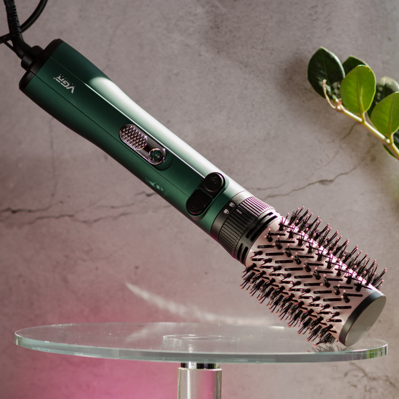 Фен-щітка з насадками, що обертаються, і керамічним покриттям VGR V-498