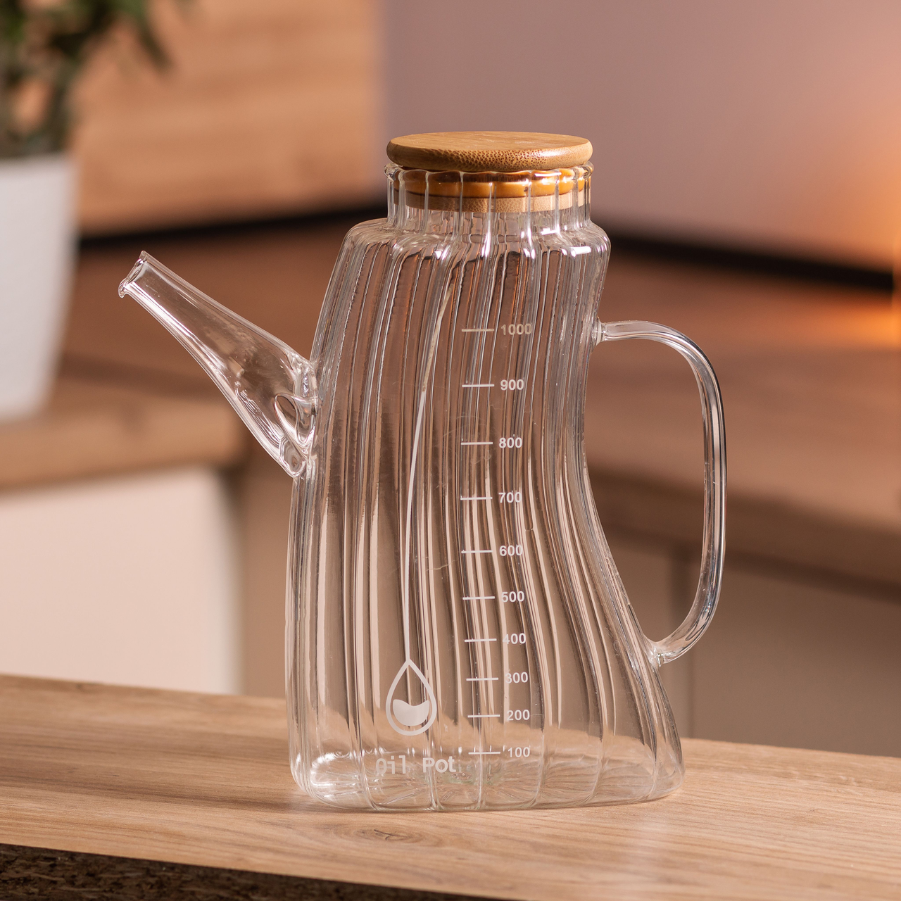 Скляна пляшка для олії 1 л HP-34-3 з ручкою та бамбуковою кришкою HP-34-3