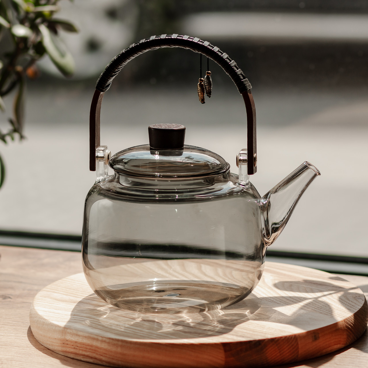 Заварник скляний для чаю 0.8 л Заварний чайник для заварювання з дерев&apos;яною ручкою чорний HP-34-37