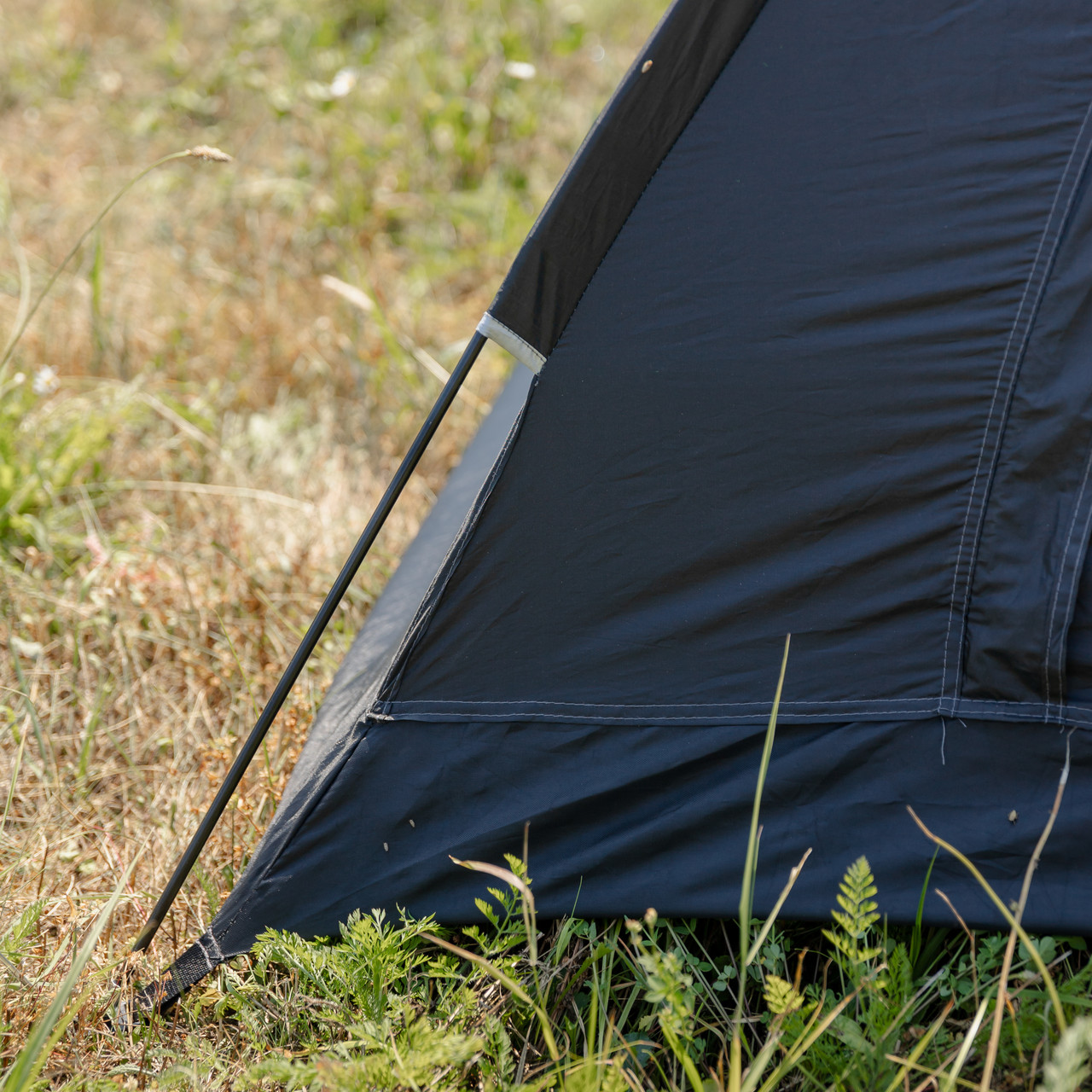 Намет двомісний 200×150×120 см кемпінговий туристичний для риболовлі LU-025B Чорний