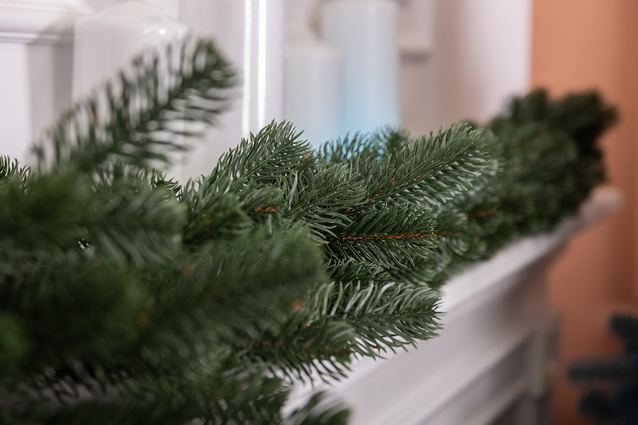 Хвойна лита гірлянда 2 м зелена гілки ялинки TD-BRNCHGR2