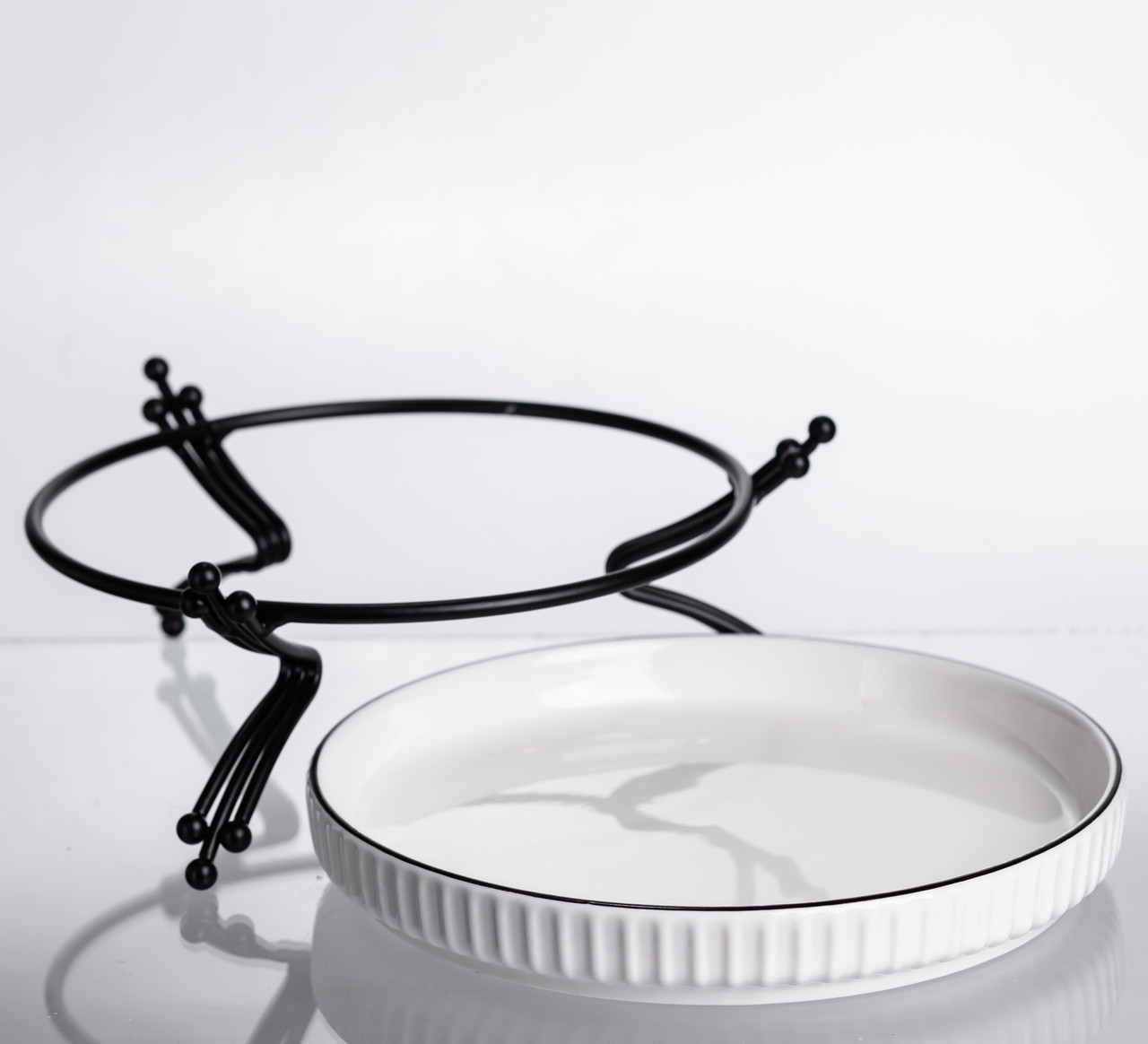 Фруктовниця порцелянова на металевій підставці Ø20 кругла ваза цукерка для фруктів Чорний LB-1570B