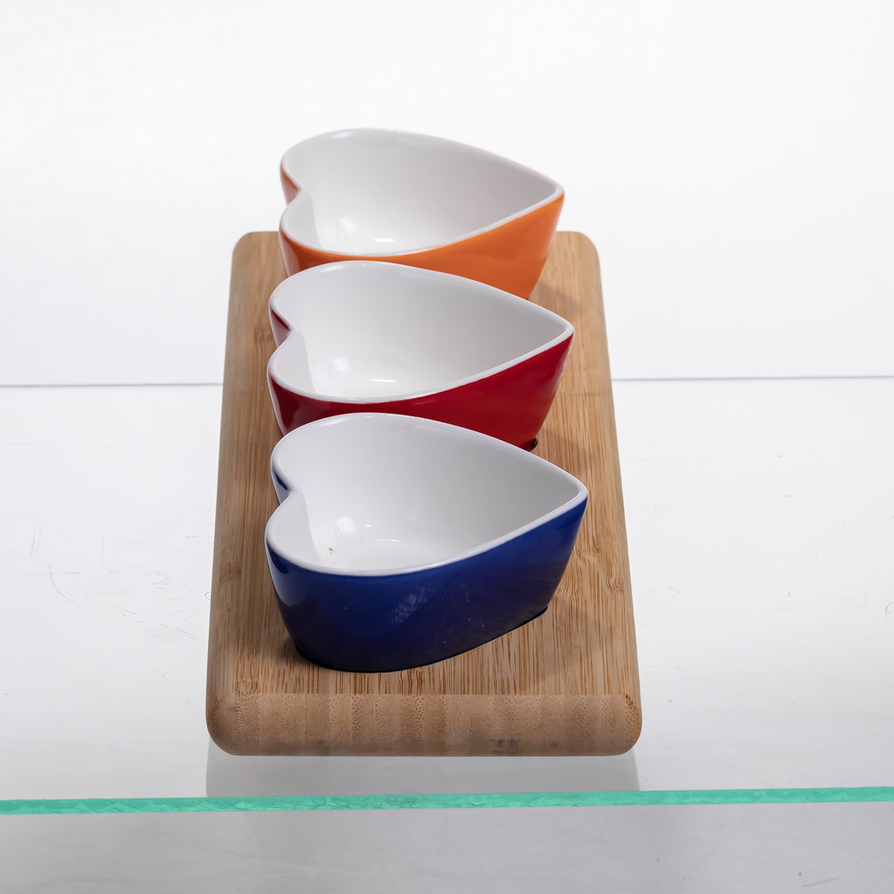 Набір менажниць порцелянових для закусок 3 (шт) по 50 (мл) менажниці у формі серця на бамбуковій підставці TX001