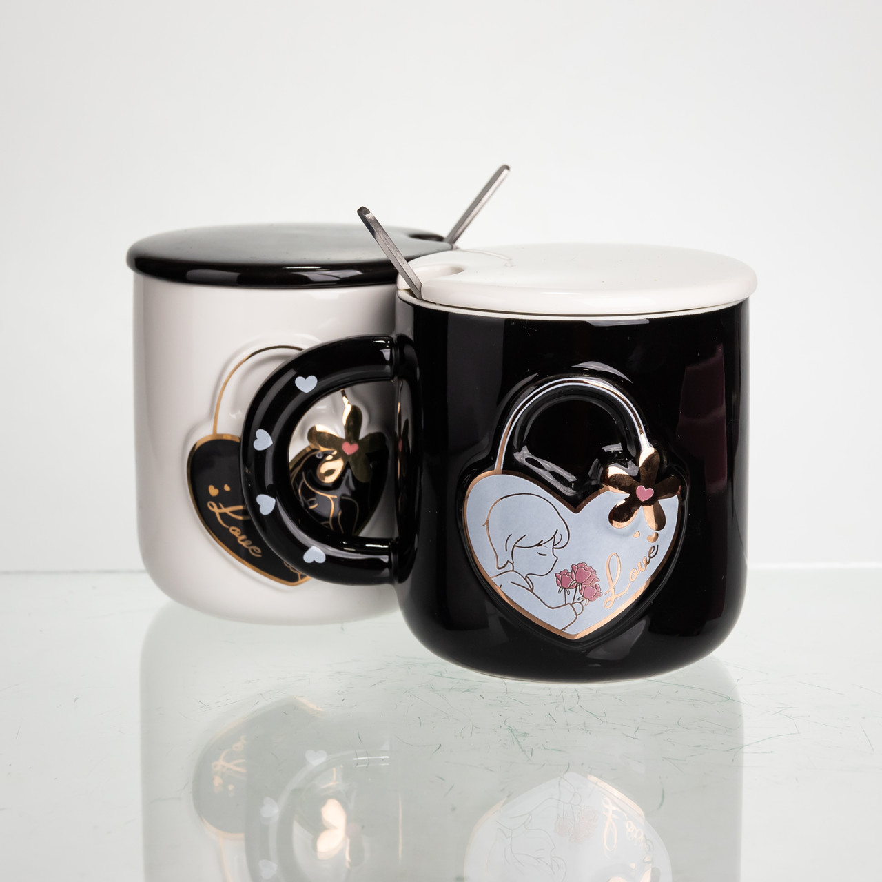 Набір парних порцелянових чашок із серцем 2 (шт) по 400 (мл) чашки на подарунок із кришкою та ложкою Чорний з білим FM-33