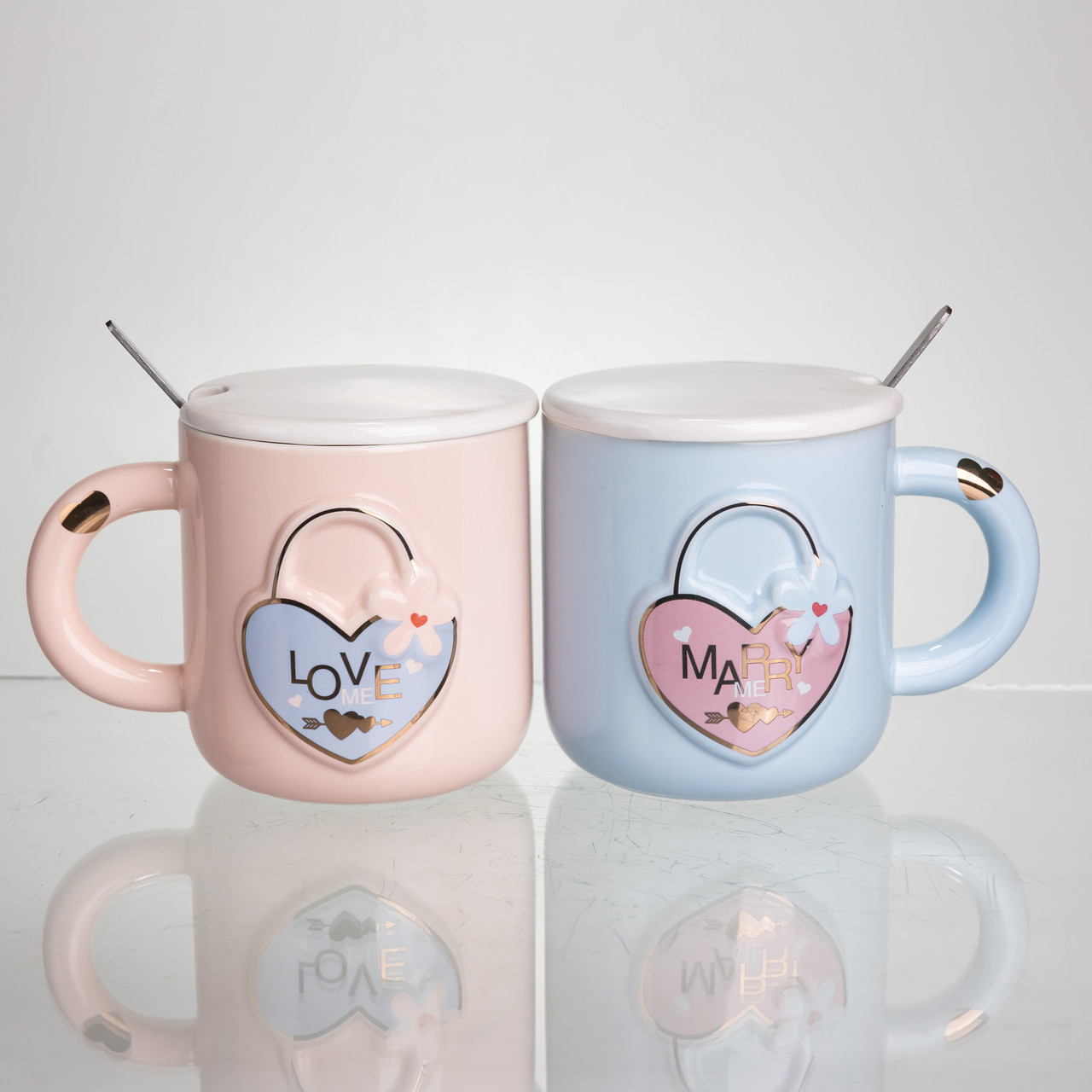 Набір парних порцелянових чашок із серцем 2 (шт) по 400 (мл) чашки на подарунок із кришкою та ложкою Рожевий з блакитним FM-32