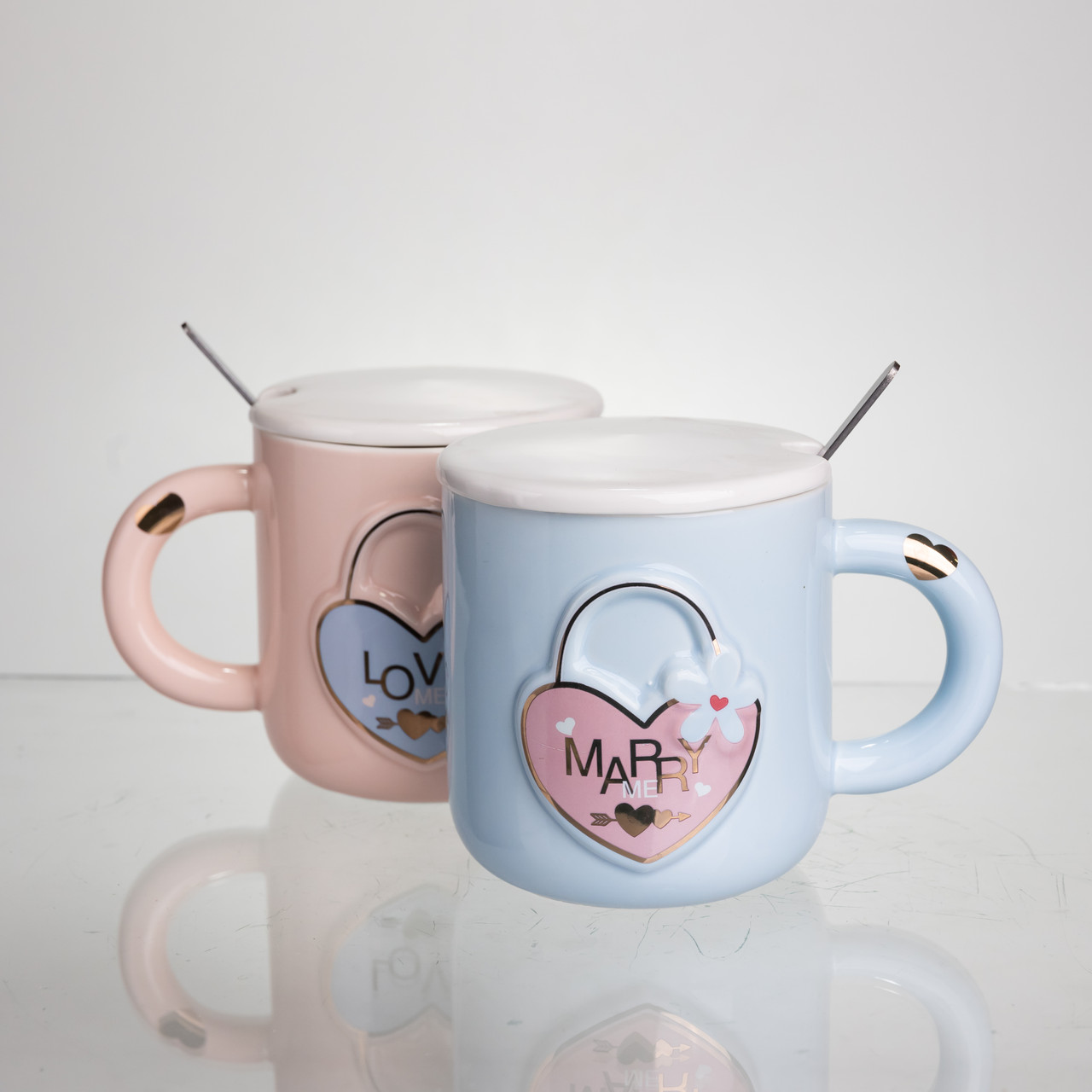 Набір парних порцелянових чашок із серцем 2 (шт) по 400 (мл) чашки на подарунок із кришкою та ложкою Рожевий з блакитним FM-32