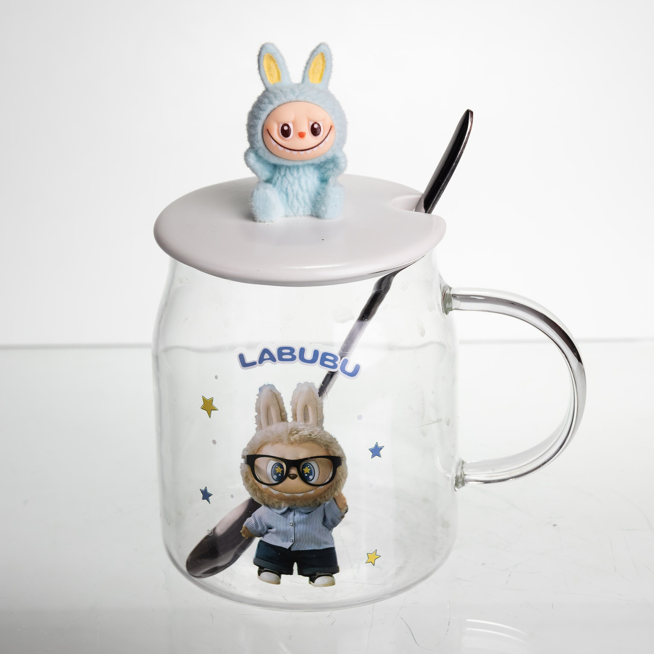 Новорічна велика скляна чашка "Лабубу" з кришкою та ложкою 600 мл, Святкова кружка чашка для дітей на подарунок Блакитний FM-56D