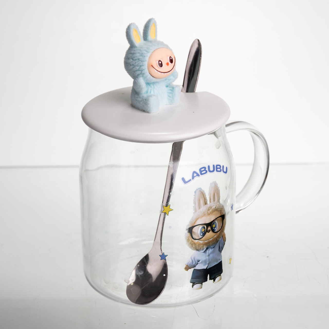 Новорічна велика скляна чашка "Лабубу" з кришкою та ложкою 600 мл, Святкова кружка чашка для дітей на подарунок Блакитний FM-56D