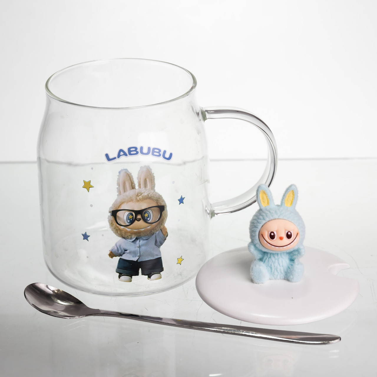 Новорічна велика скляна чашка "Лабубу" з кришкою та ложкою 600 мл, Святкова кружка чашка для дітей на подарунок Блакитний FM-56D