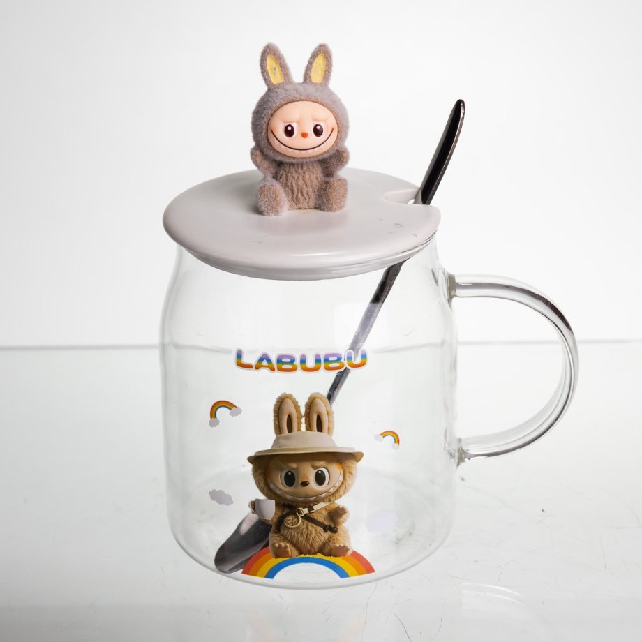 Новорічна велика скляна чашка "Лабубу" з кришкою та ложкою 600 мл, Святкова кружка чашка для дітей на подарунок Коричневий FM-56C