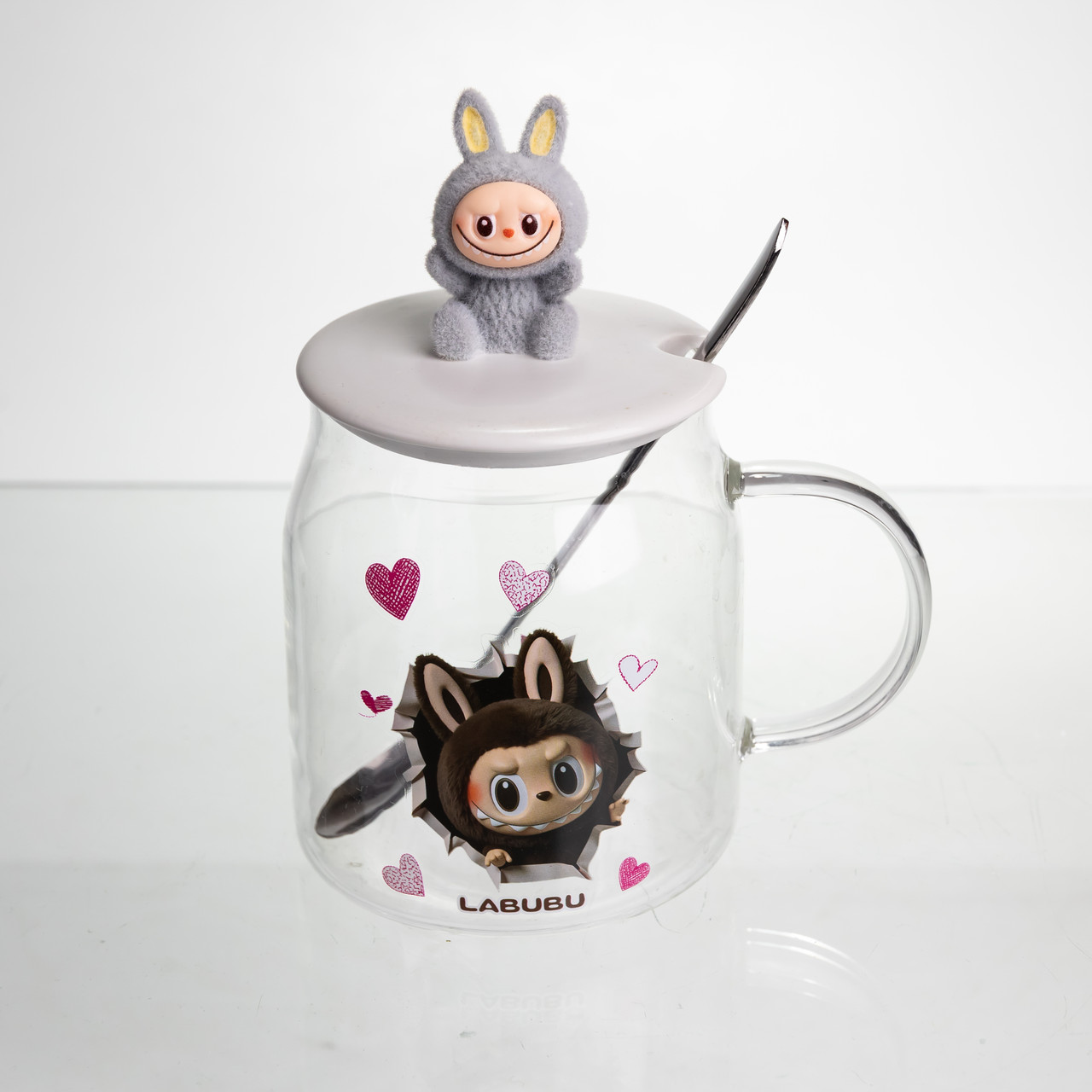 Новорічна велика скляна чашка "Лабубу" з кришкою та ложкою 600 мл, Святкова кружка чашка для дітей на подарунок Сірий FM-56A