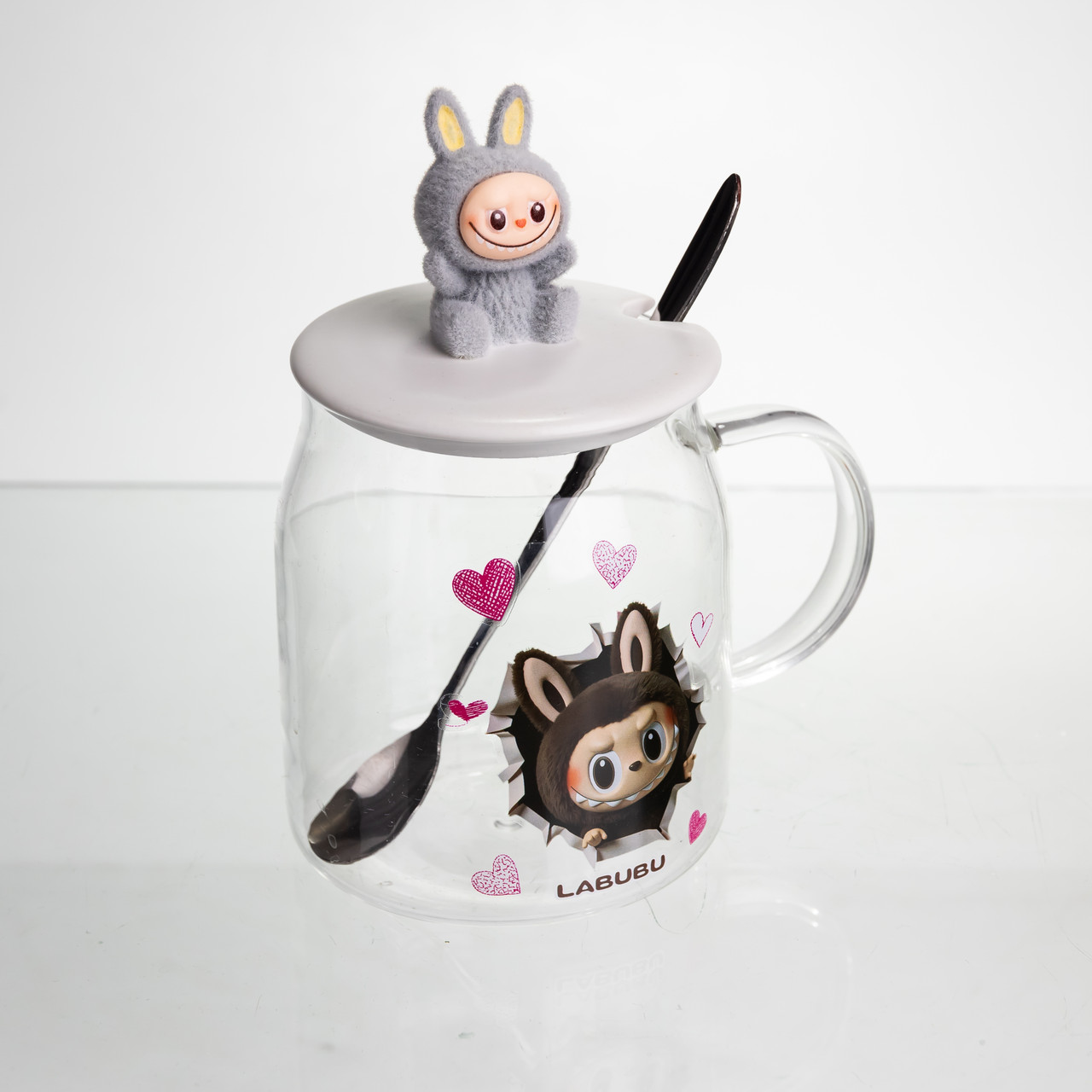 Новорічна велика скляна чашка "Лабубу" з кришкою та ложкою 600 мл, Святкова кружка чашка для дітей на подарунок Сірий FM-56A