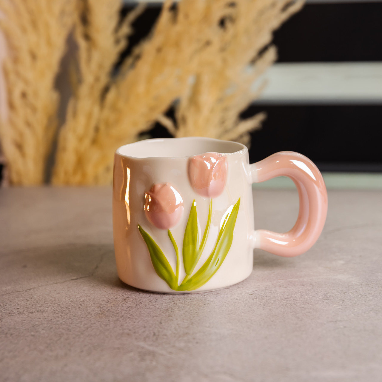 Новорічна порцелянова чашка для чаю та кави "Ніжний Тюльпан" з 3D-декором 400 мл, святкова кружка чашка на подарунок Рожевий FM-40A