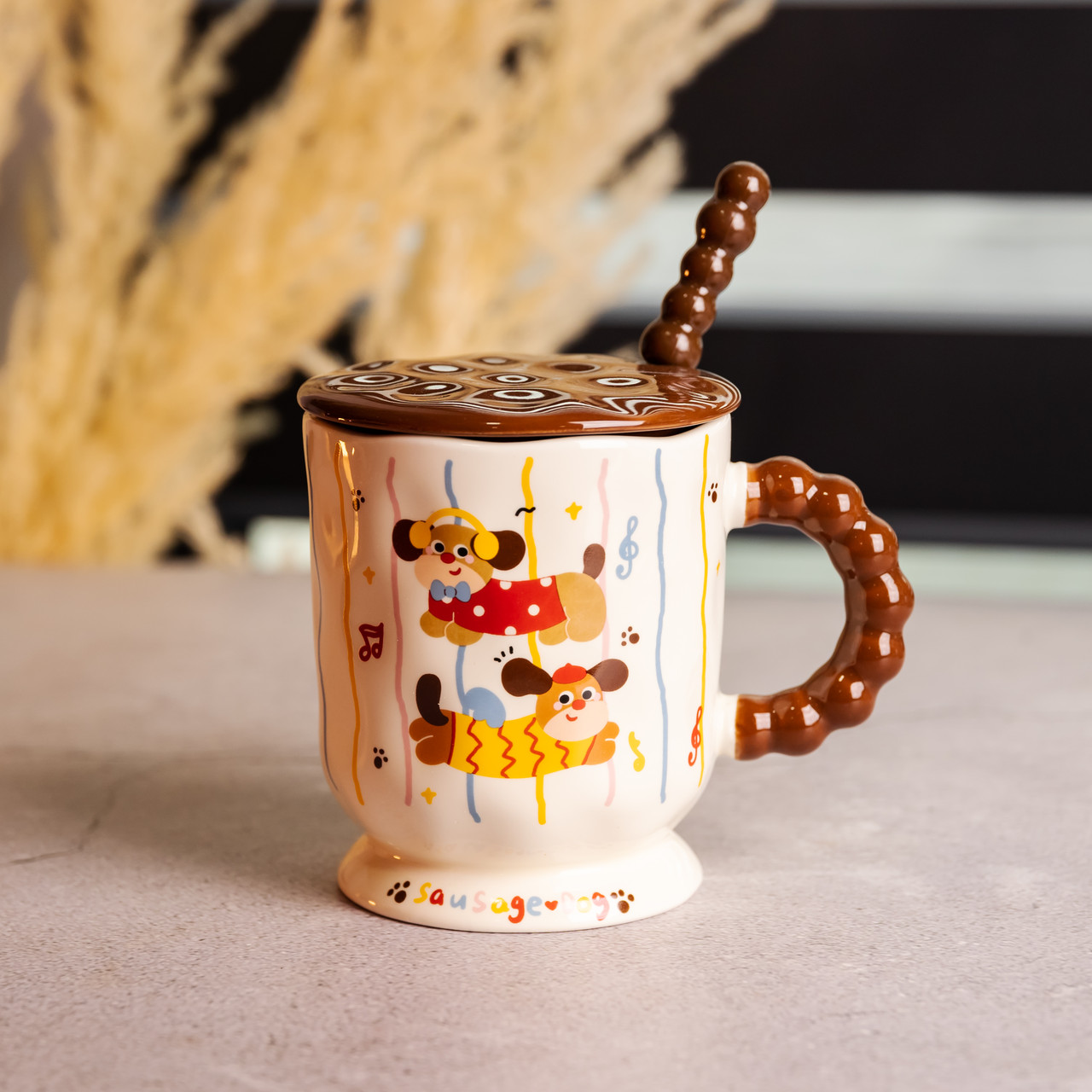 Новорічна порцелянова чашка "Весела Такса" з кришкою та ложкою 400 мл, Святкова кружка чашка для дітей на подарунок FM-17C