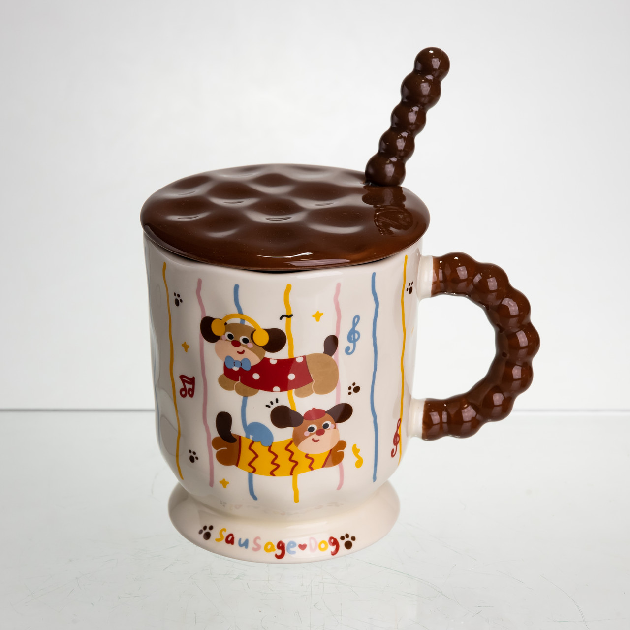 Новорічна порцелянова чашка "Весела Такса" з кришкою та ложкою 400 мл, Святкова кружка чашка для дітей на подарунок FM-17C