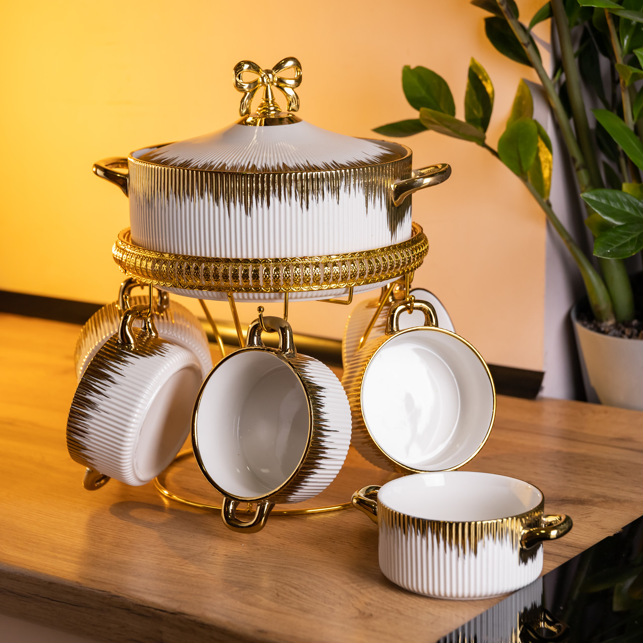 Суповий сервіз на 6 персон супниця 2 (л) на підставці з бульйонницями 400 (мл) тарілки для супу Білий із золотом FM-A23-2