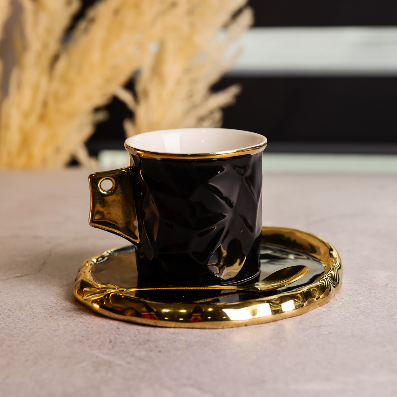 Чашка порцелянова для кави 200 (мл) з блюдцем і ложкою, гарна чашка в подарунок Чорний із золотом FM-1A