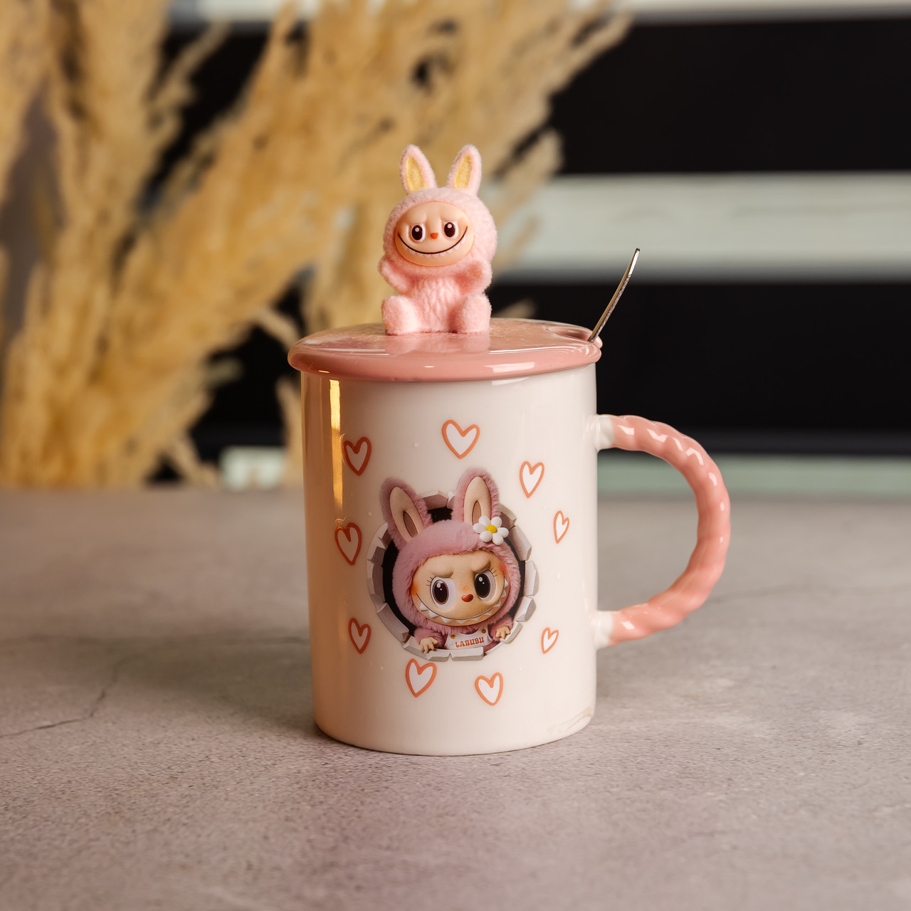 Кубок порцелянова з кришкою і ложкою Labubu 400 (мл) подарункова кружка прикольна чашка для дітей на подарунок Рожевий FM-35C