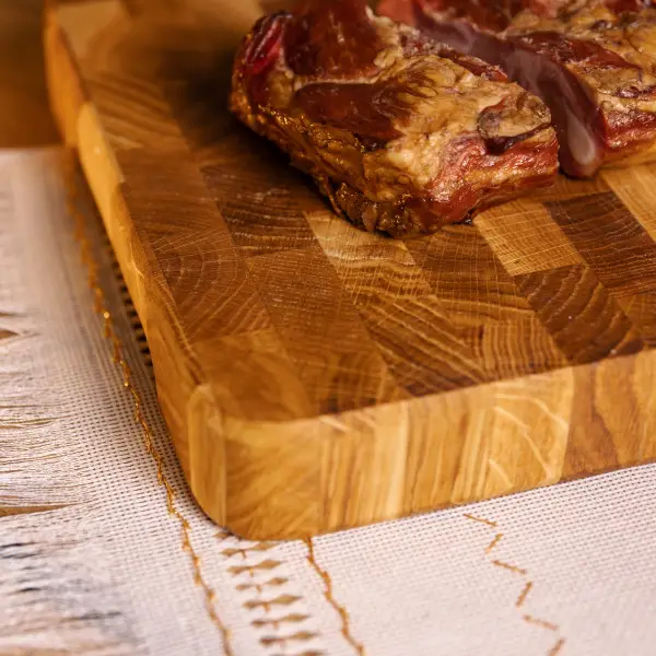 Дошка для нарізання обробна 30×20 см Доміно з ясена Lugi C50W200300Y