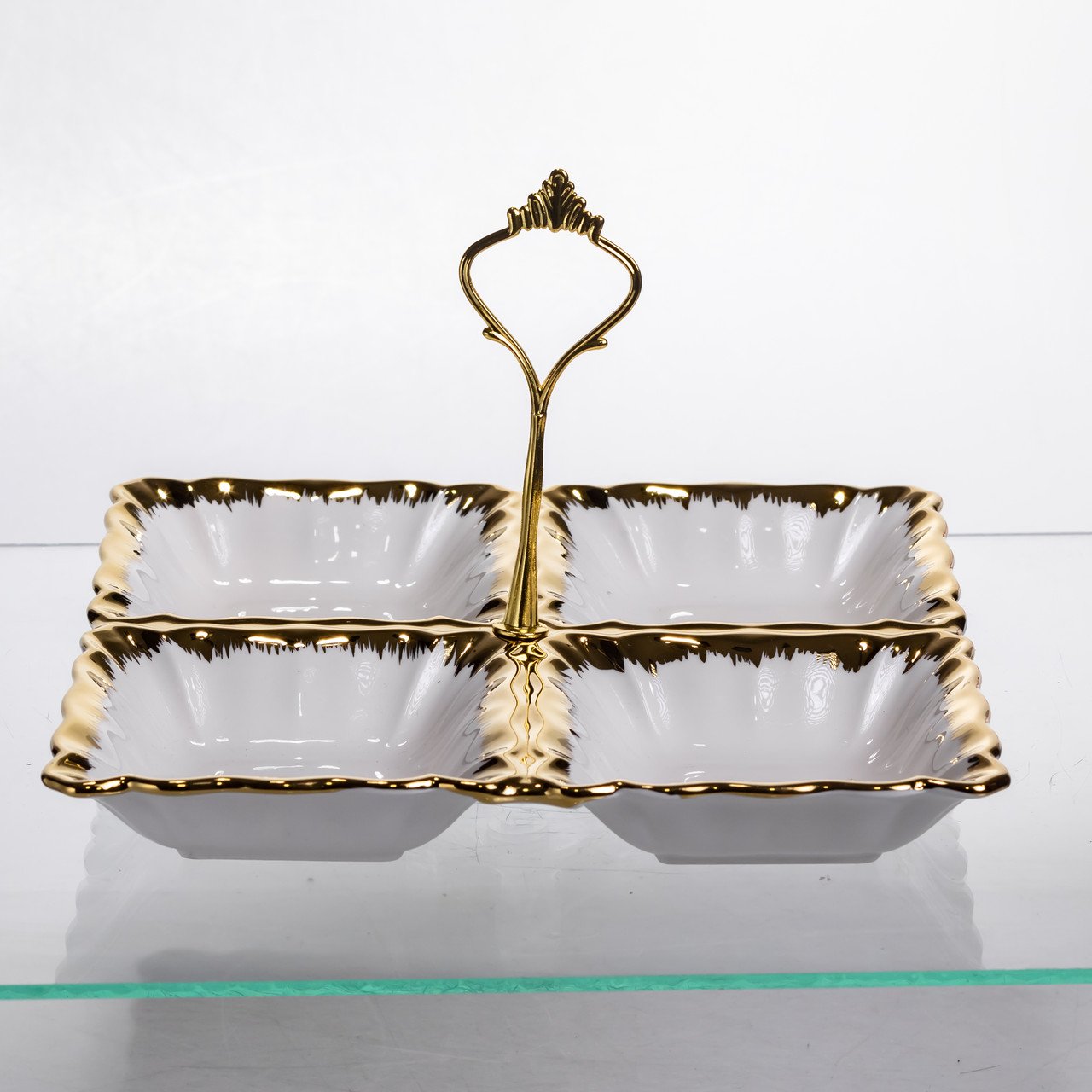 Менажниця порцелянова на 4 секції для закусок тарілка менажниця 22.5×22.5×3 (см) менажниця з ручкою Білий з золотом LC-BYL-101