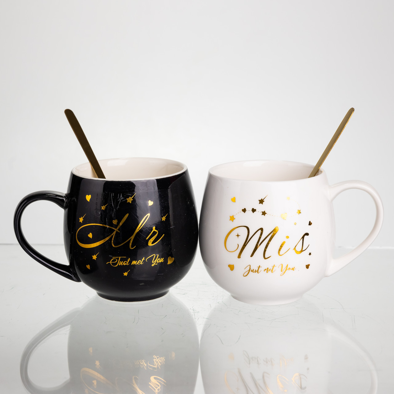 Набір парних порцелянових чашок Mr&Mis 2 (шт) по 350 (мл) чашки на подарунок з ложкою Чорний з білим FM-29